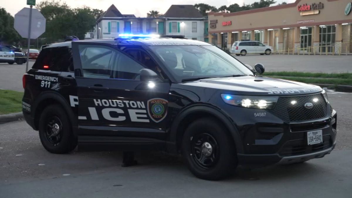 DEADLY PARKING LOT SHOOTING ROCKS SOUTHWEST HOUSTON — GUNMAN STILL ON THE RUN